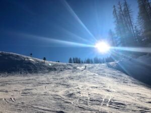 esquiar con luz plana